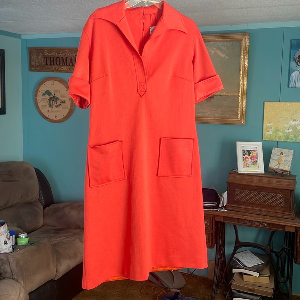 This is a vintage 1960s dress size medium